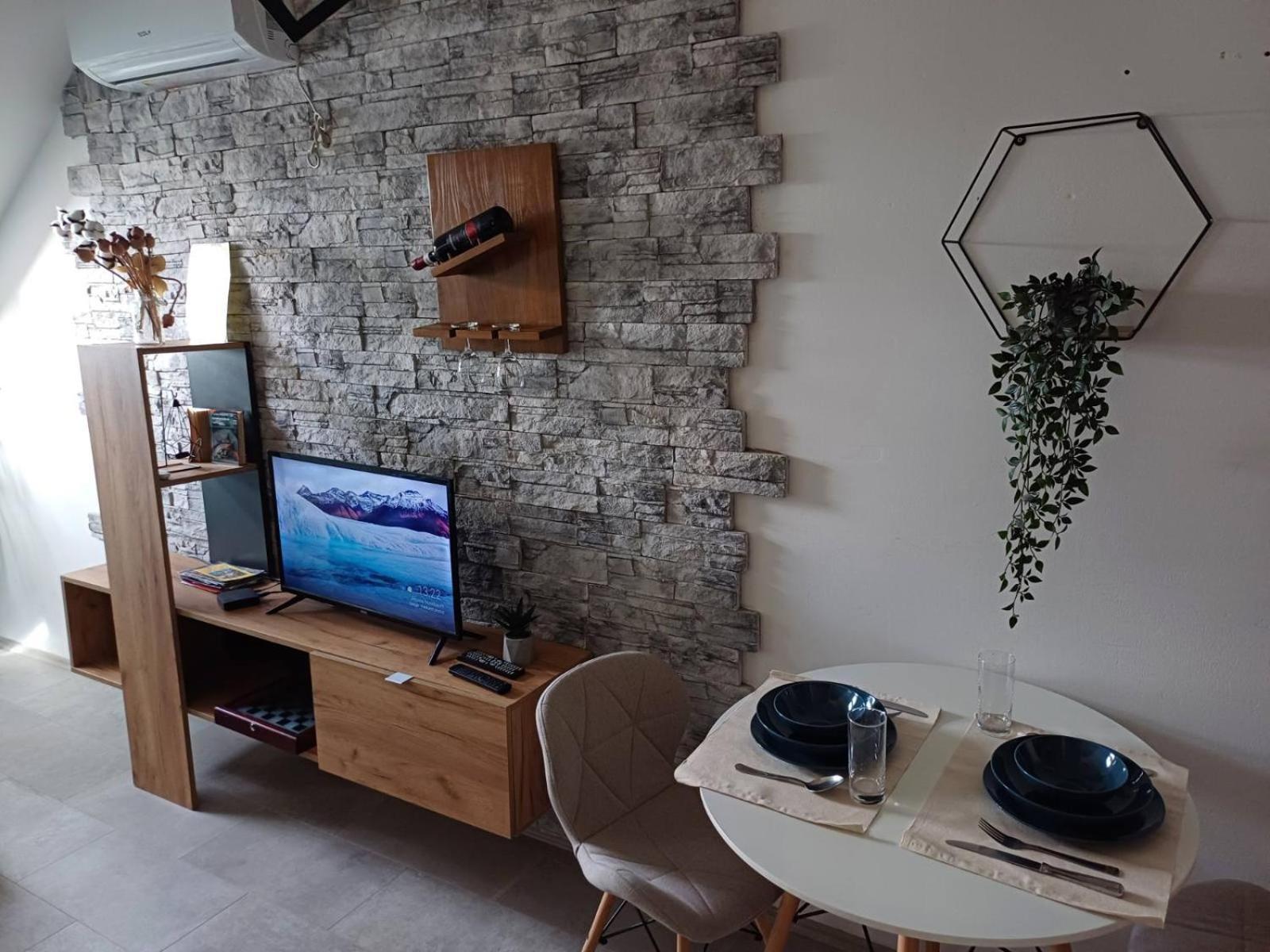 Apartment Centrum - Free Private Parking Новий Сад Екстер'єр фото